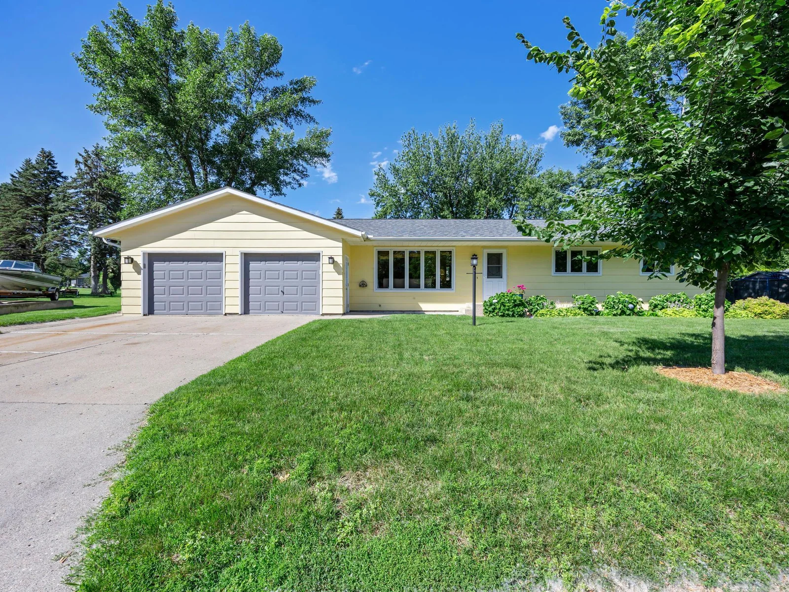 326 Circle Drive, Hutchinson