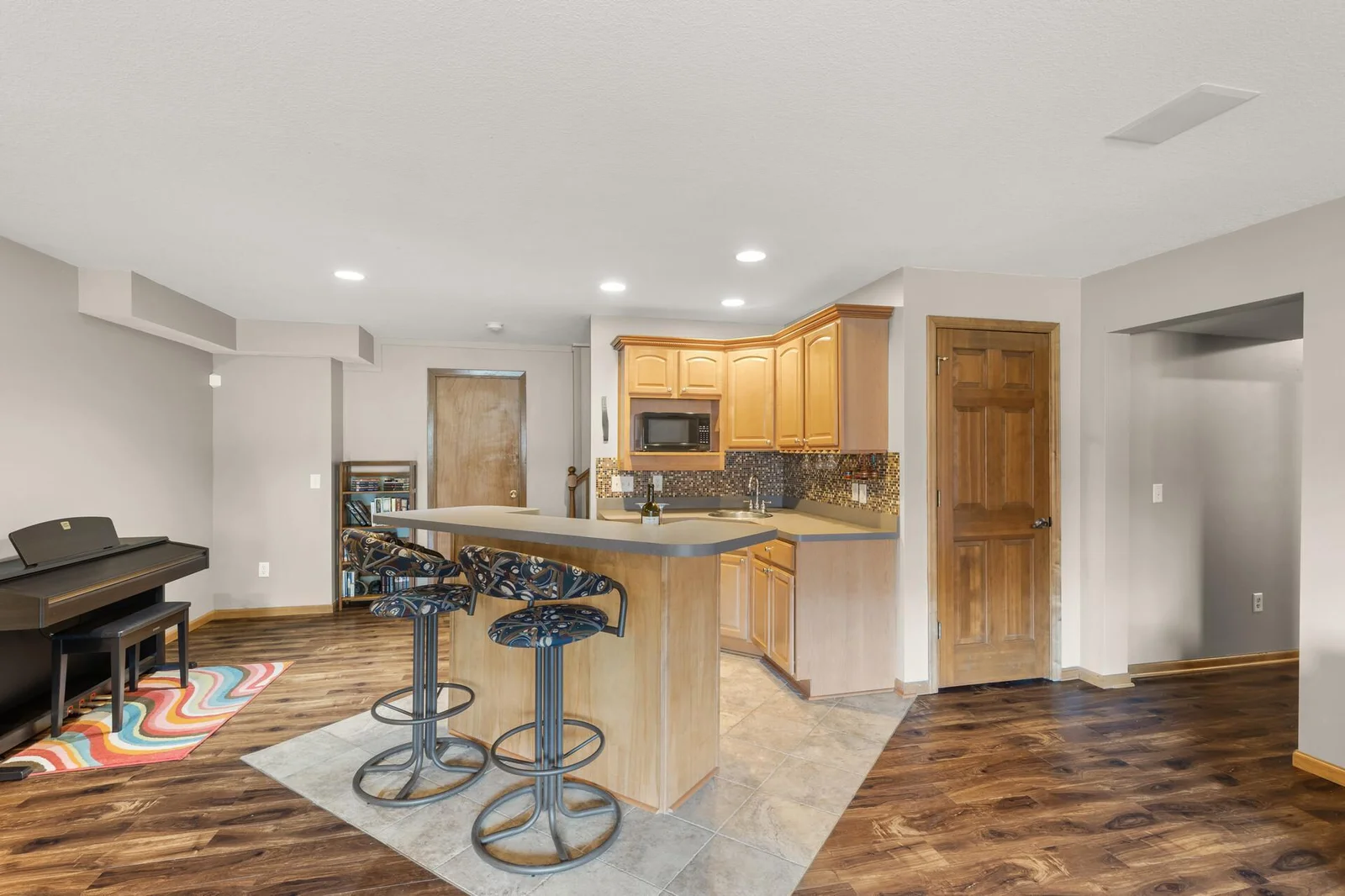Wet bar awaits your favorite libations!