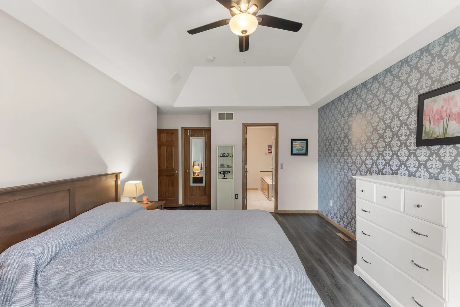 Plenty of room for a king size bed.