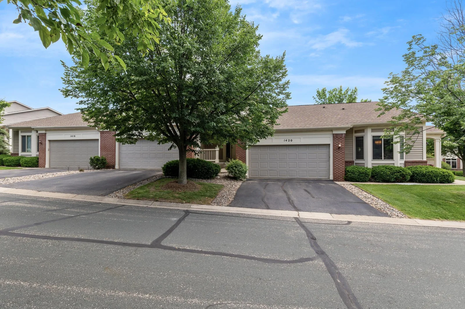 Highly desirable neighborhood in Burnsville.