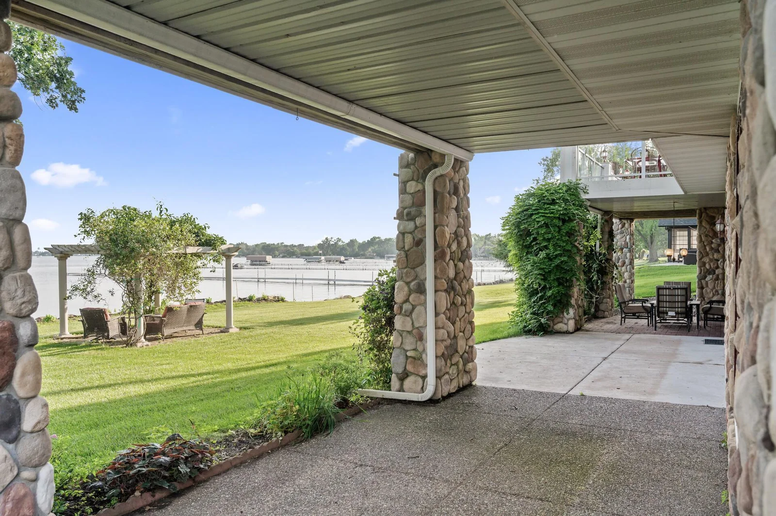 Covered patio with beautiful stone pillars!