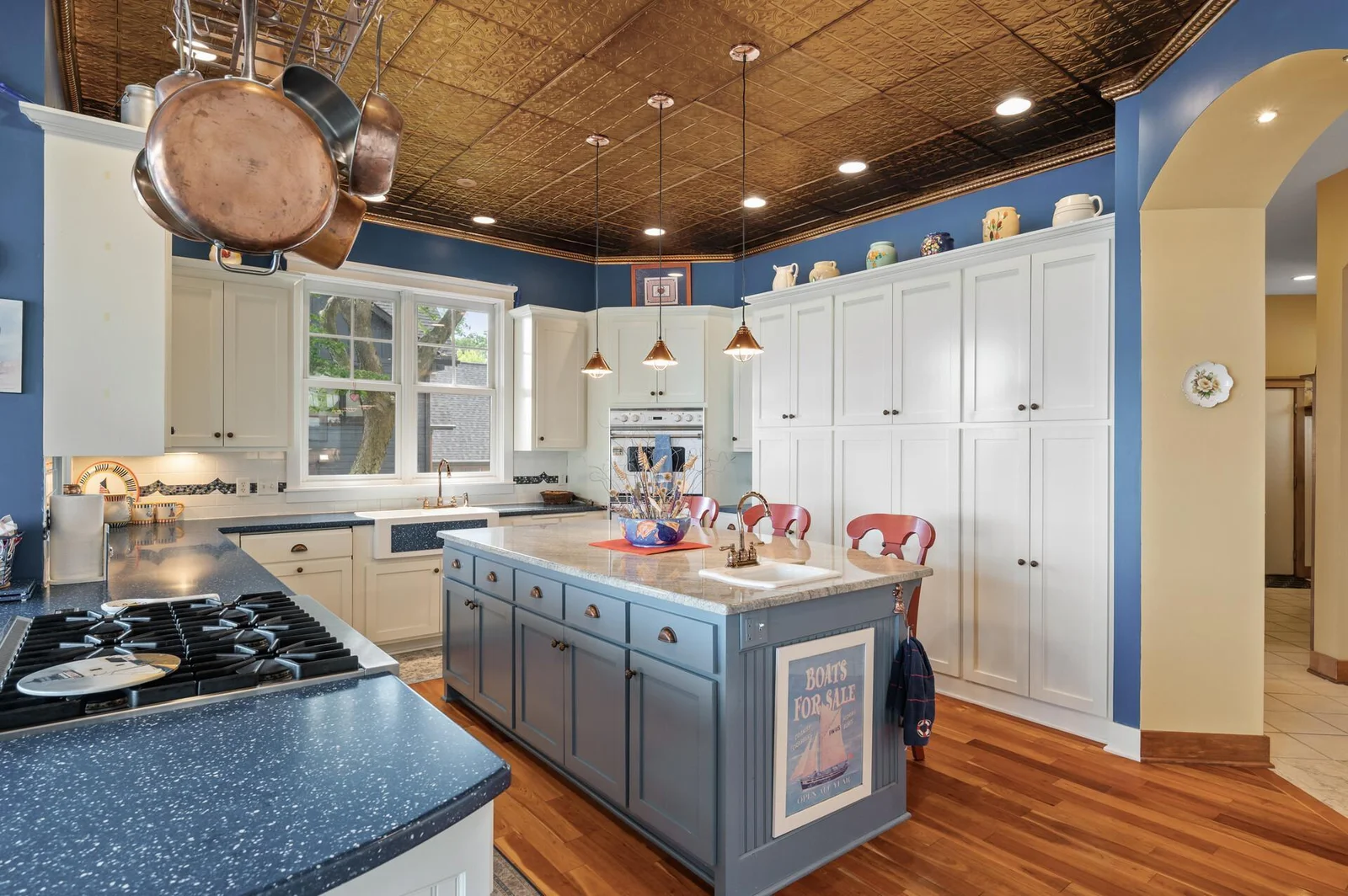 Chef's Kitchen boasts 6-burner Viking range, double wall oven, Miele panel-front dishwasher!