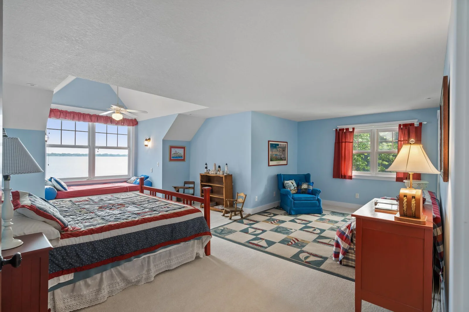 22'x33' large guest suite!