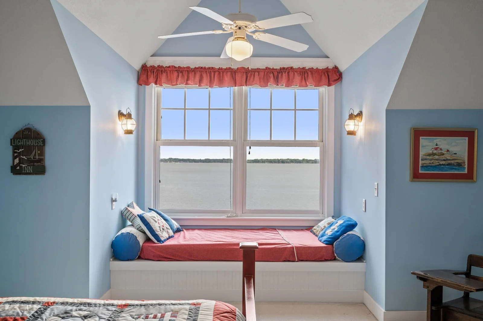 Large window seat with beautiful lake views - upper level guest suite!