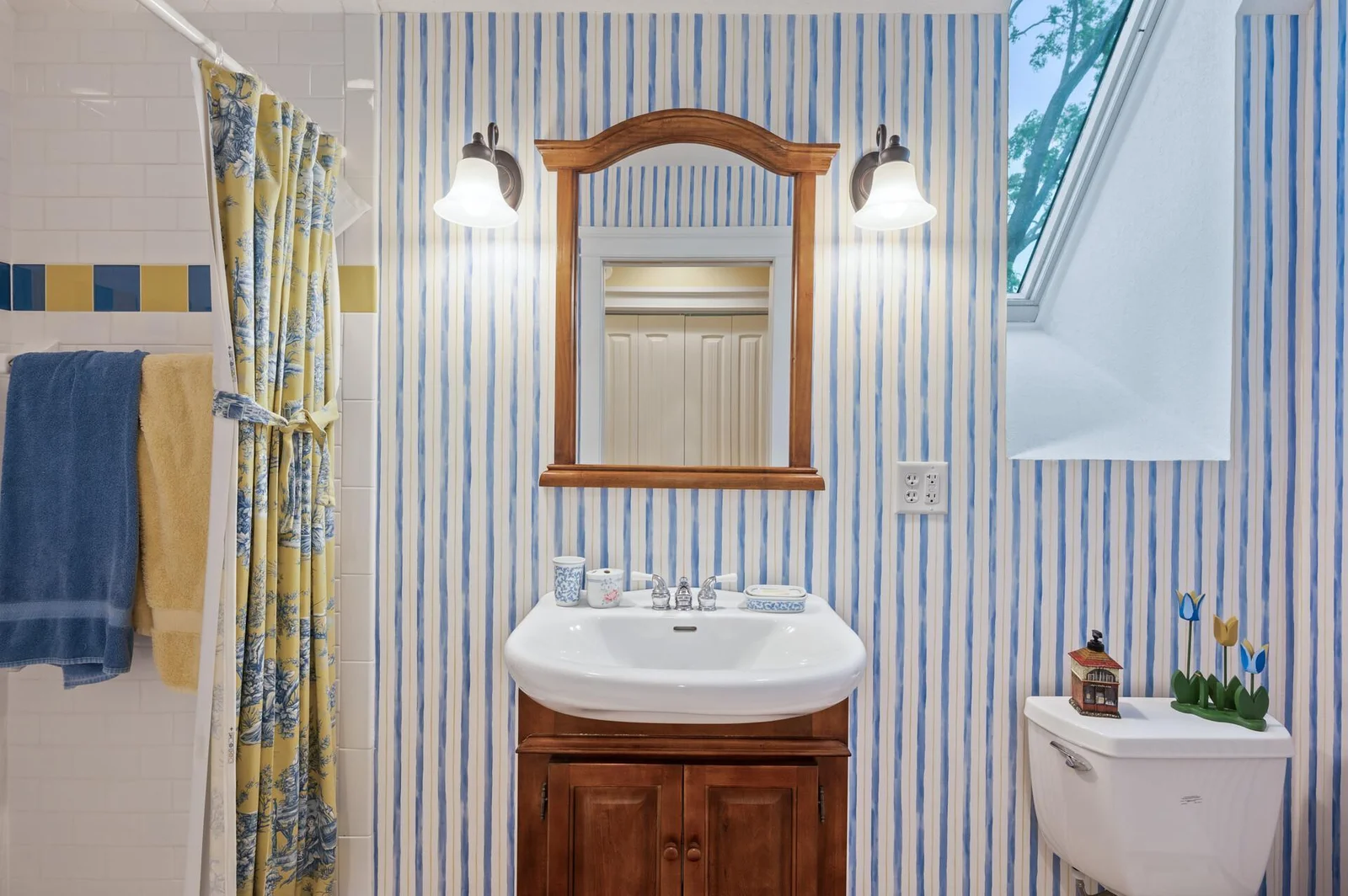 3/4 bath guest suite with sky light and fully tiled shower!