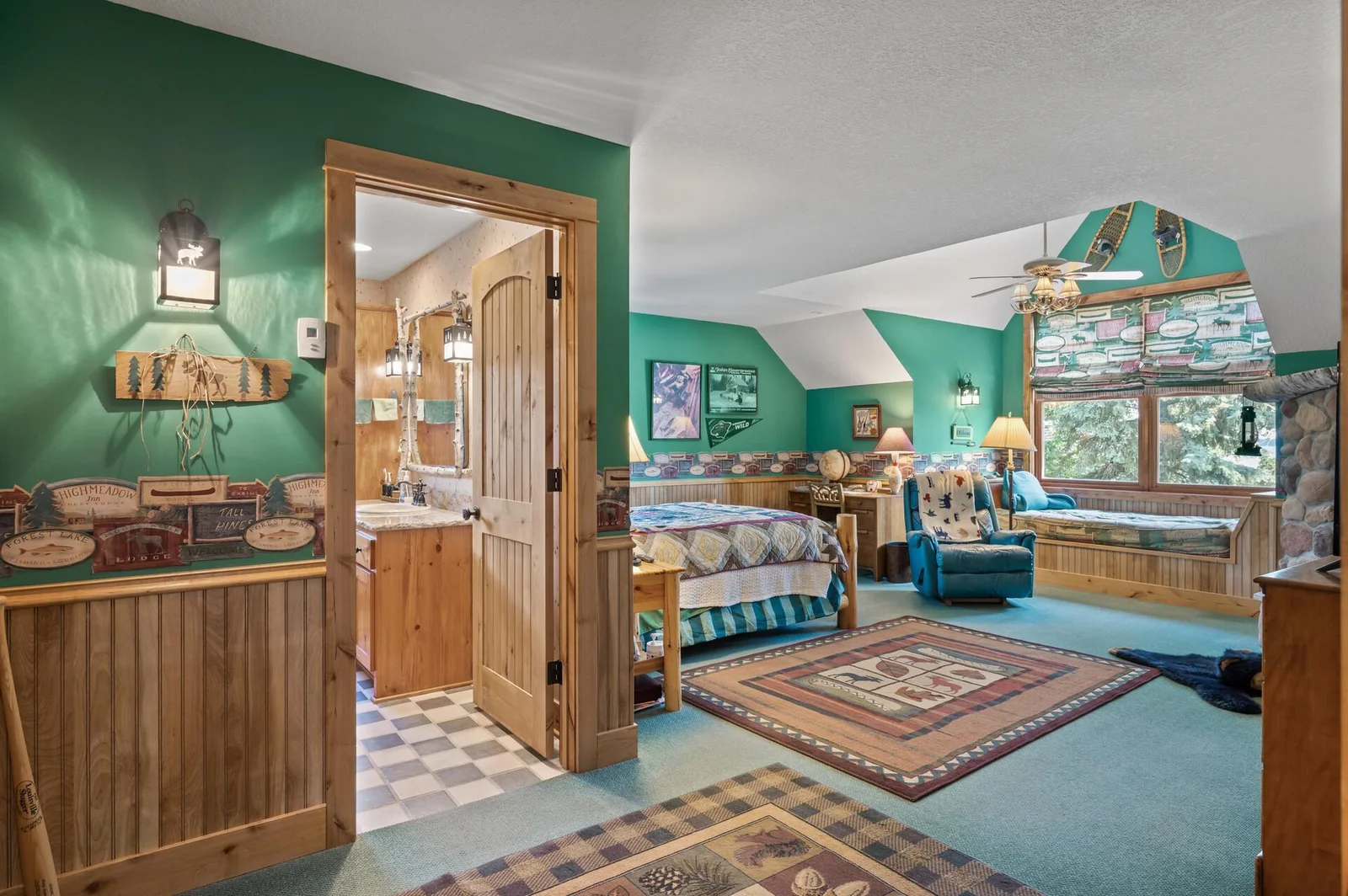 Upper level lodge style bedroom with full ensuite!