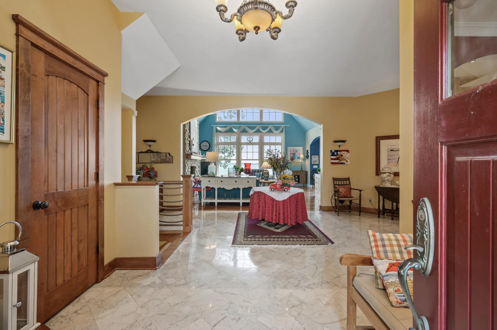 Huge foyer with marble flooring - beautiful lakeviews as you enter the front door!