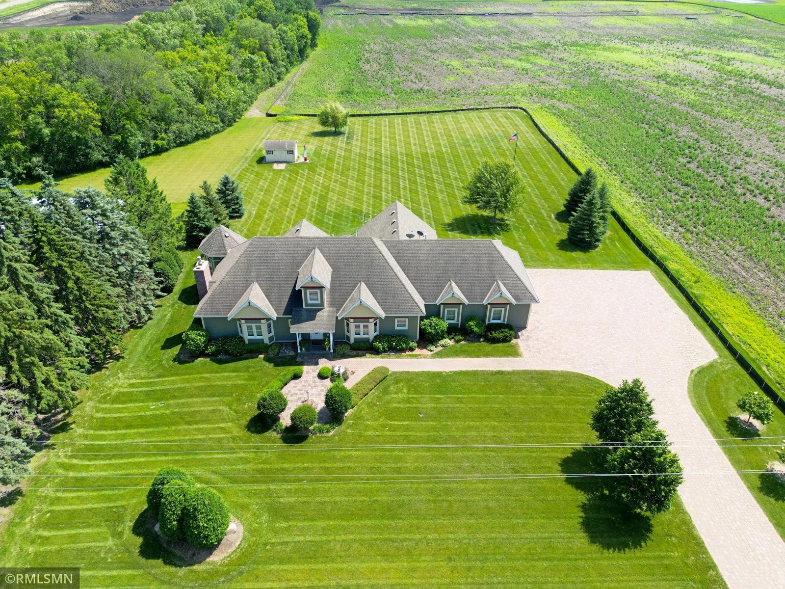 211 4th Street, Maple Lake