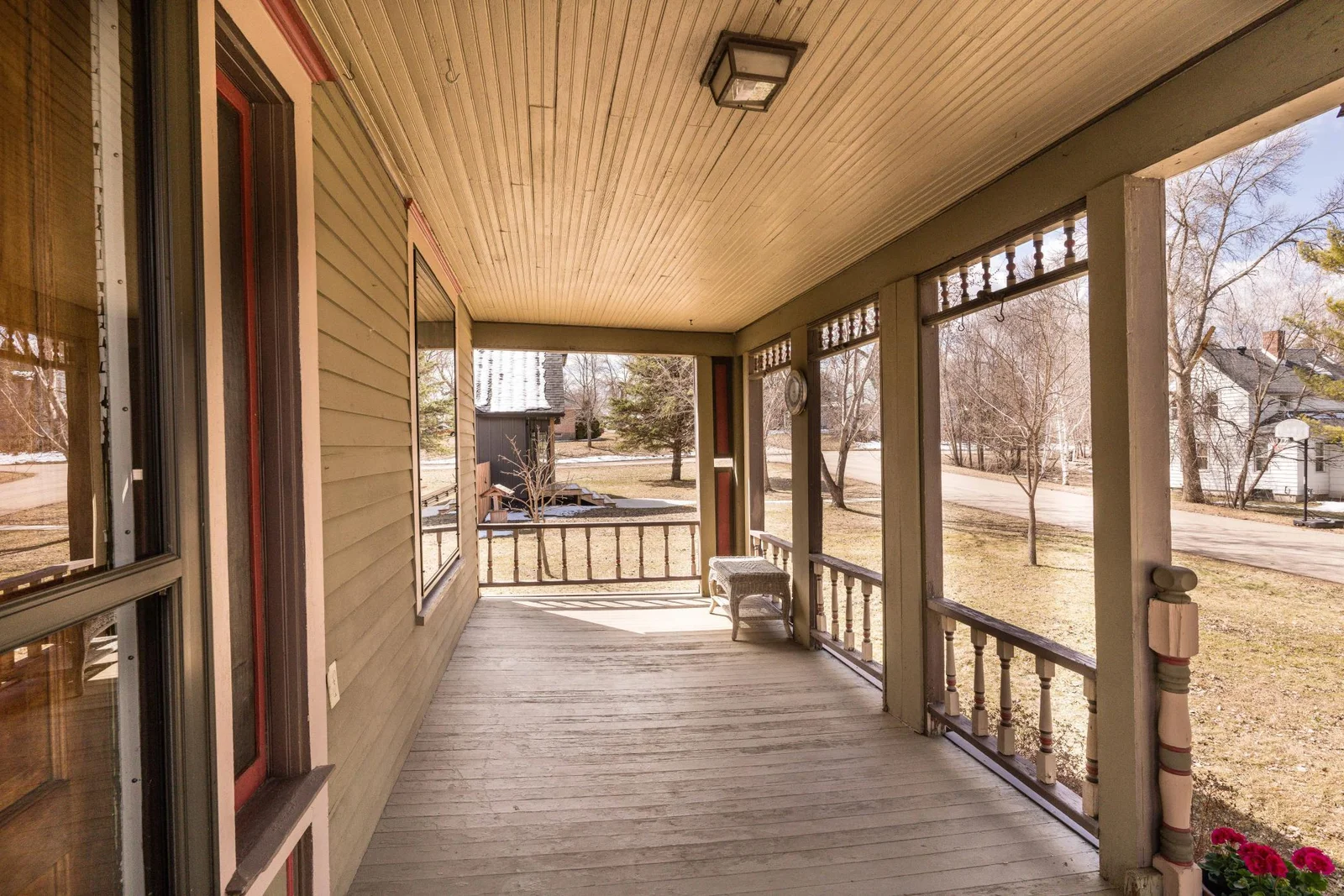 Front porch 2.jpg
