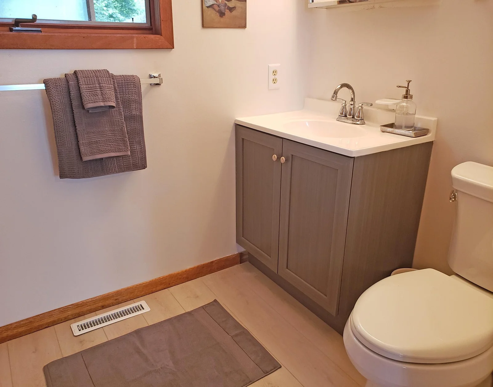 New vanity and sink