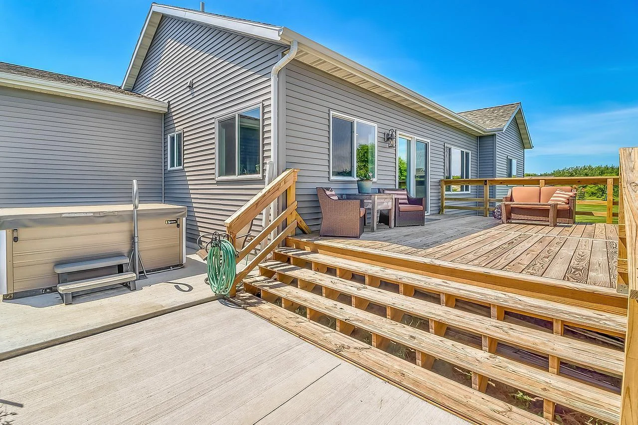 0Backyard_deck1_2-1280.jpg