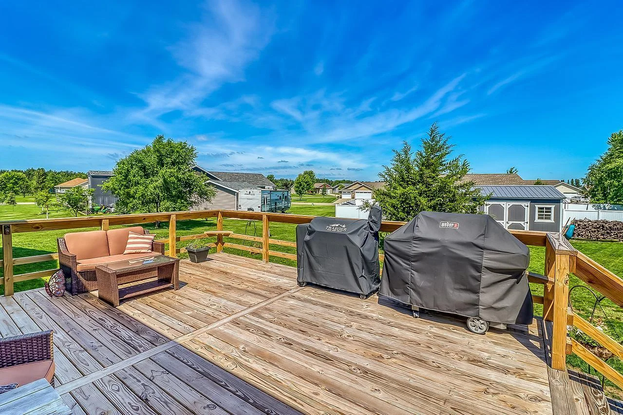 Backyard_deck1_2-1280.jpg