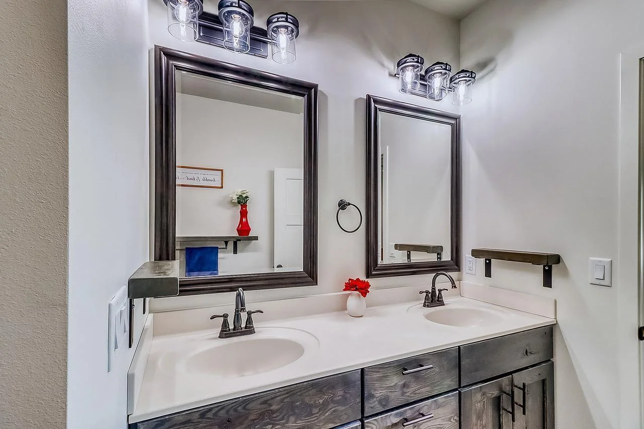Primary Bathroom1_2-1280.jpg