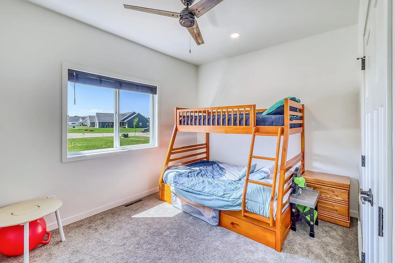 Bedroom1_1-1280.jpg