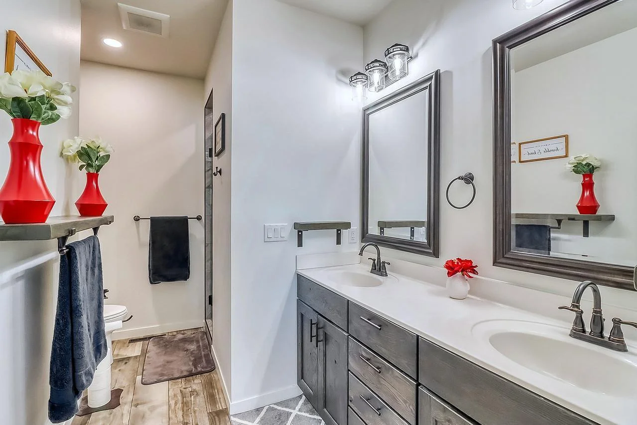 Primary Bathroom1_1-1280.jpg