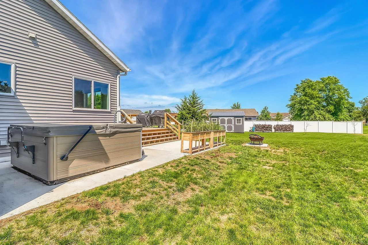 Backyard1_5-1280.jpg
