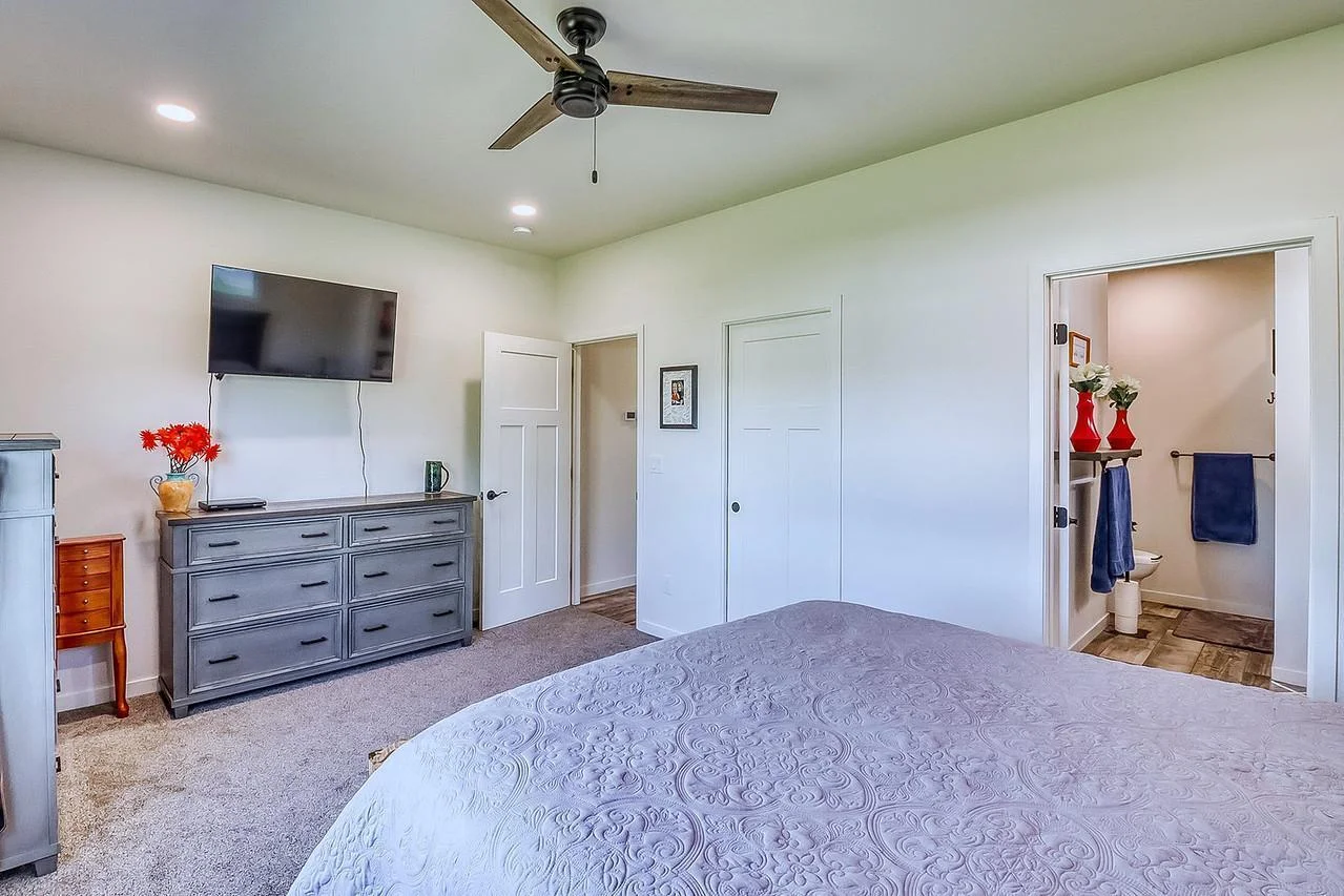 Primary Bedroom1_3-1280.jpg