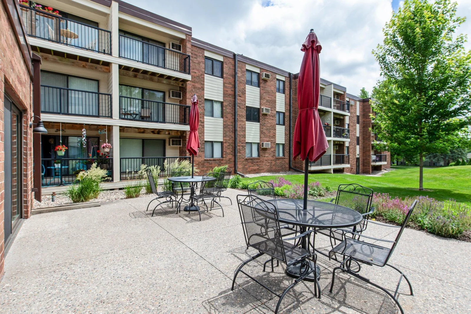 Enjoy nature view and beautiful gardens!