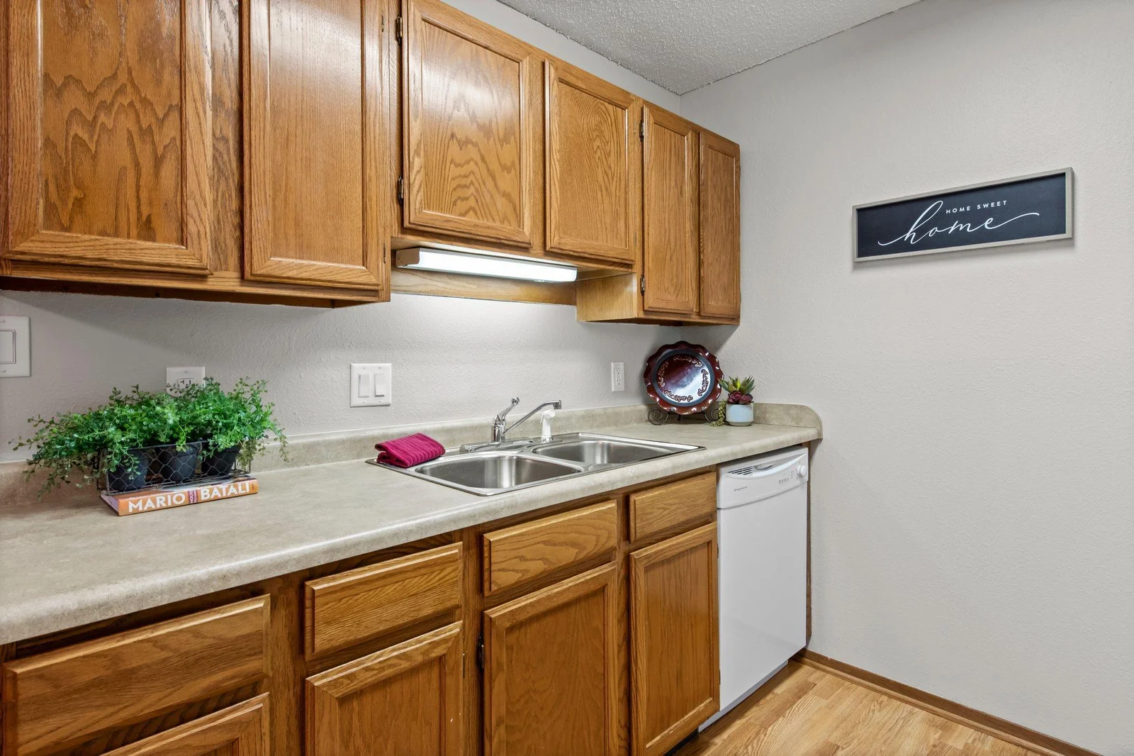 Neutral decor, gleaming cabinets and freshly painted walls.