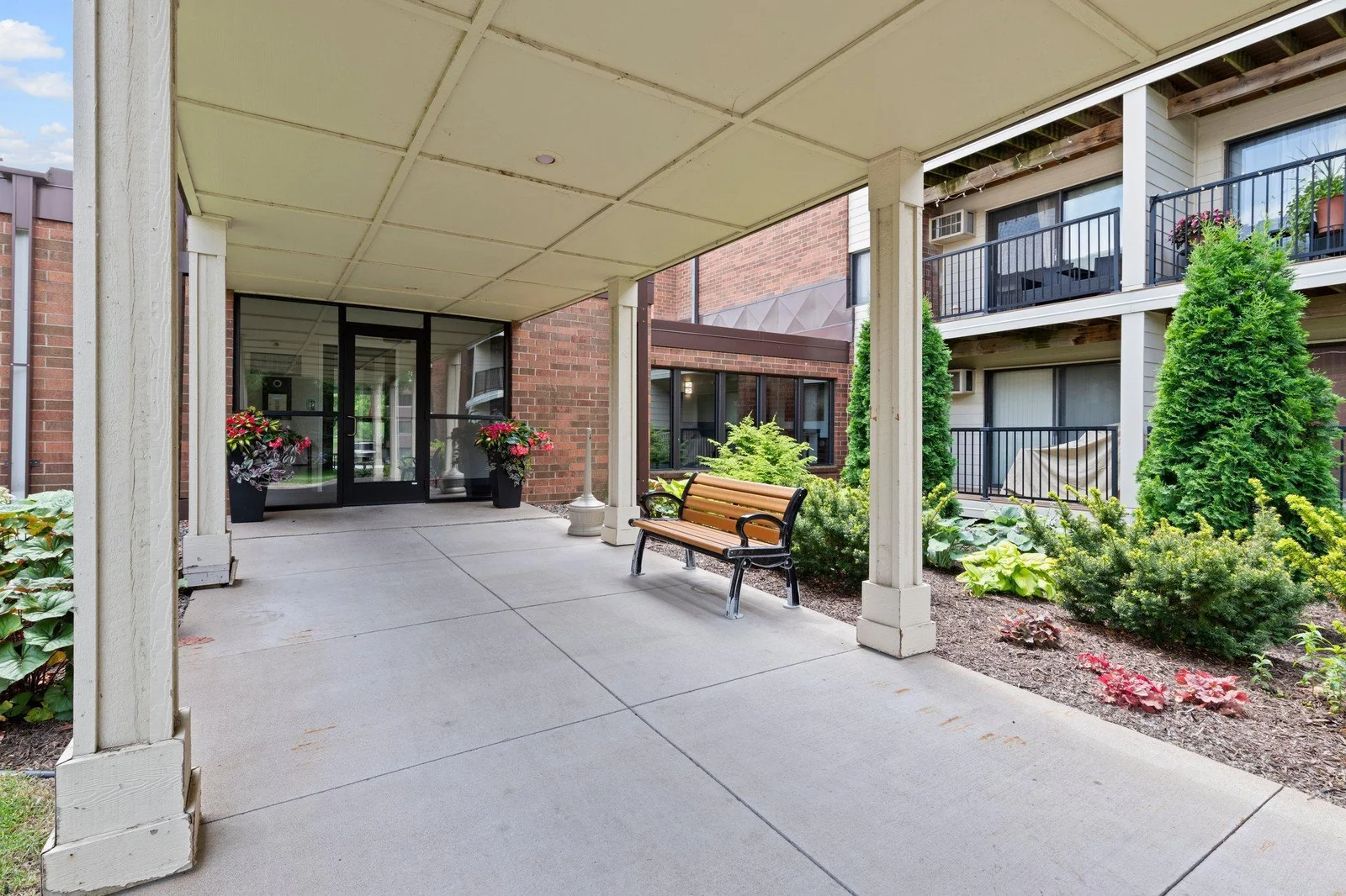 Lovely entrance and gardens greets you and your guests