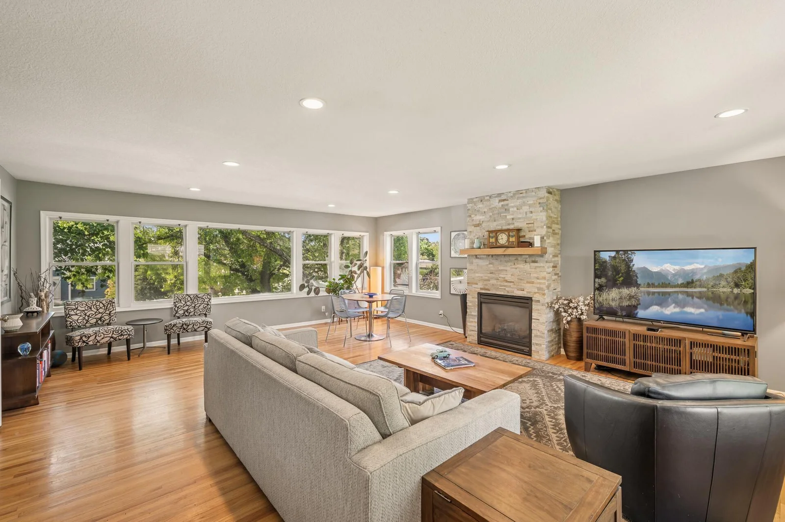 3420 Parkview Boulevard, Robbinsdale