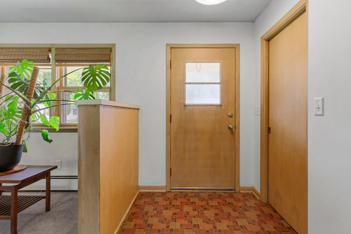 10 Entry_foyer.jpg