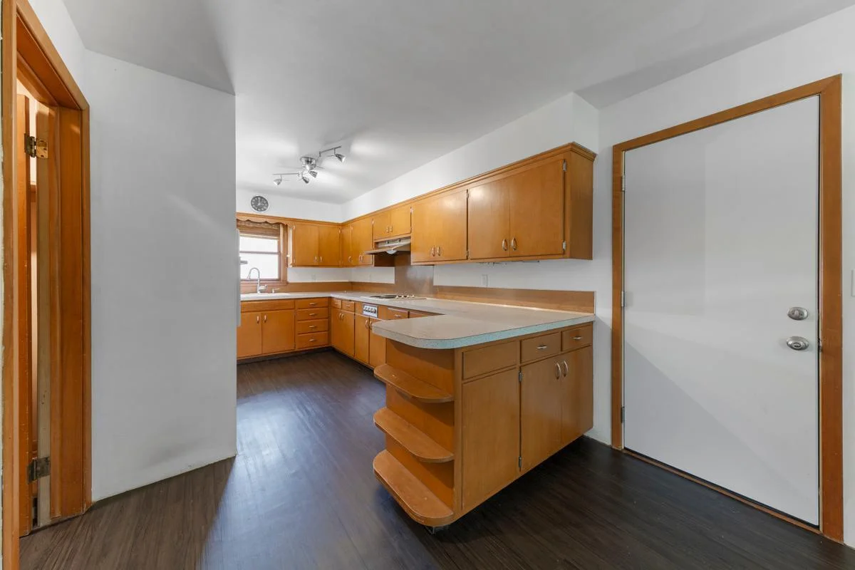 19 Garage entry_kitchen.jpg