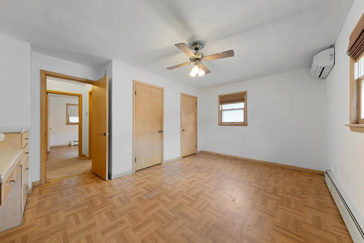 28 Main bedroom.jpg