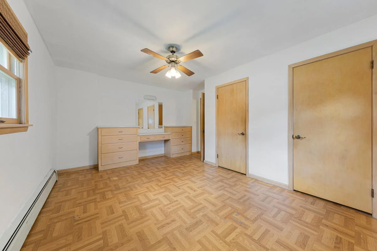 29 Main bedroom.jpg