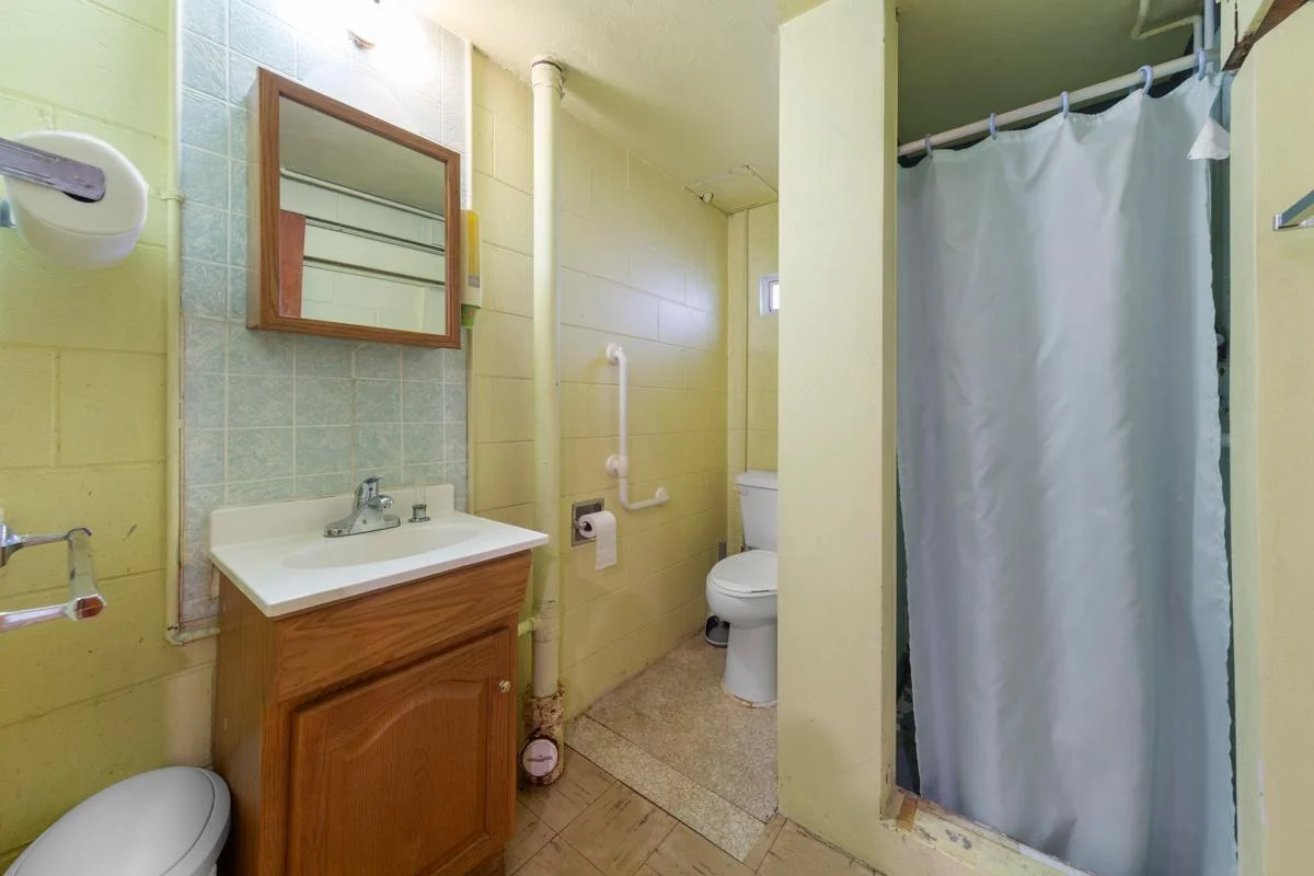 41 Bathroom_lower.jpg