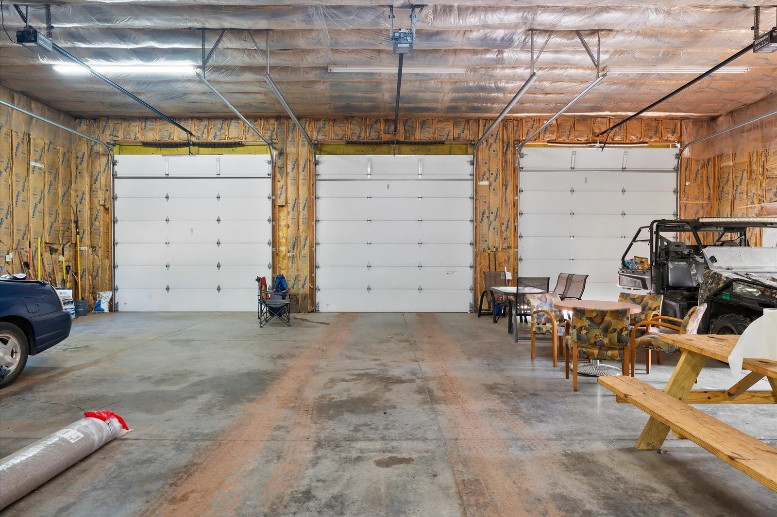 3 Car garage will fit a motor home