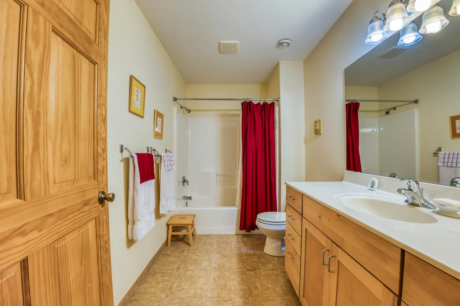 Main Bathroom 1
