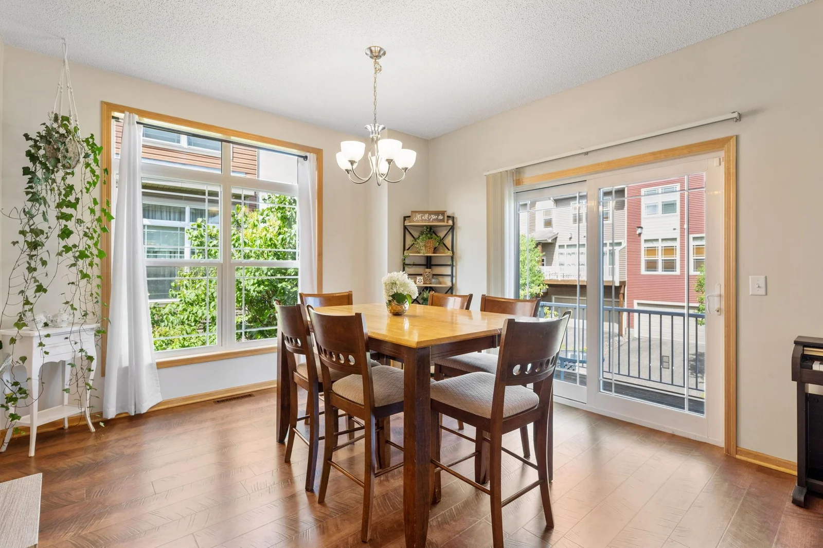25-web-or-mls-14579 Olivine St NW-25.jpg