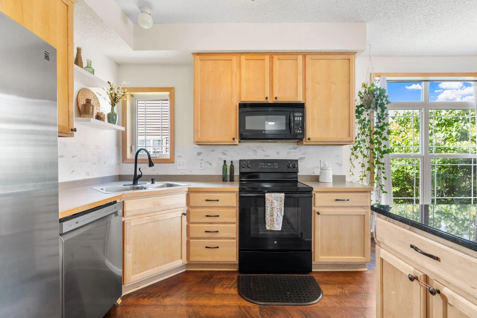 20-web-or-mls-14579 Olivine St NW-20.jpg