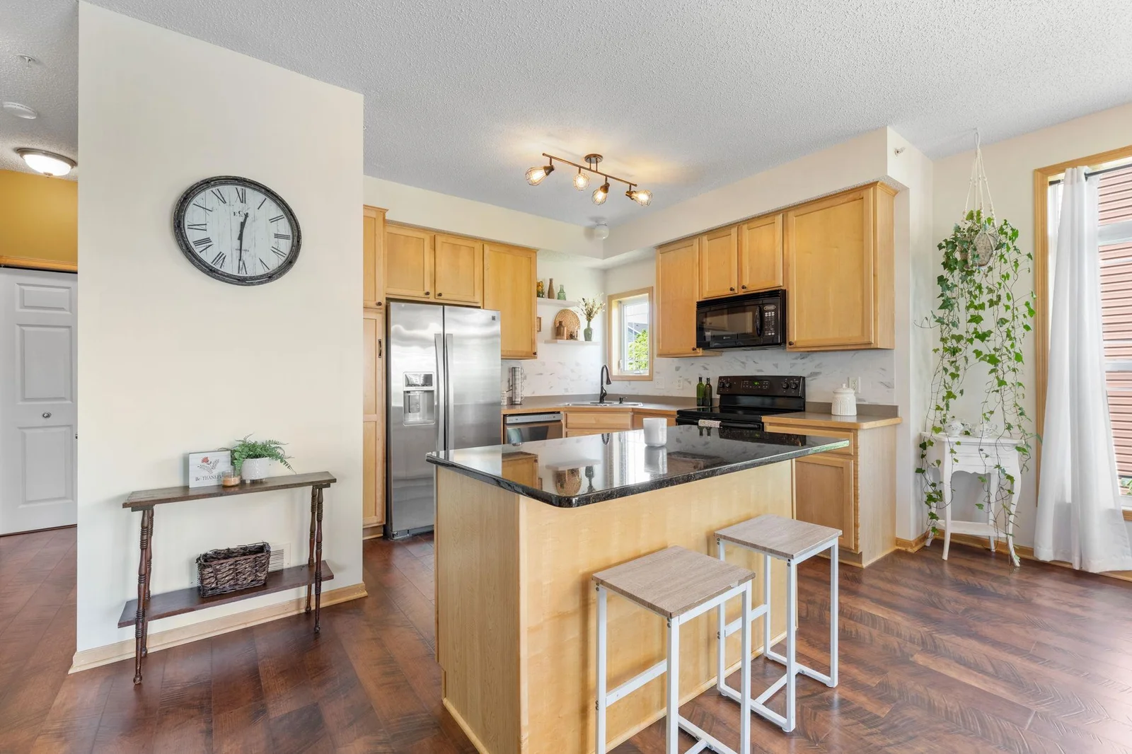 18-web-or-mls-14579 Olivine St NW-18.jpg