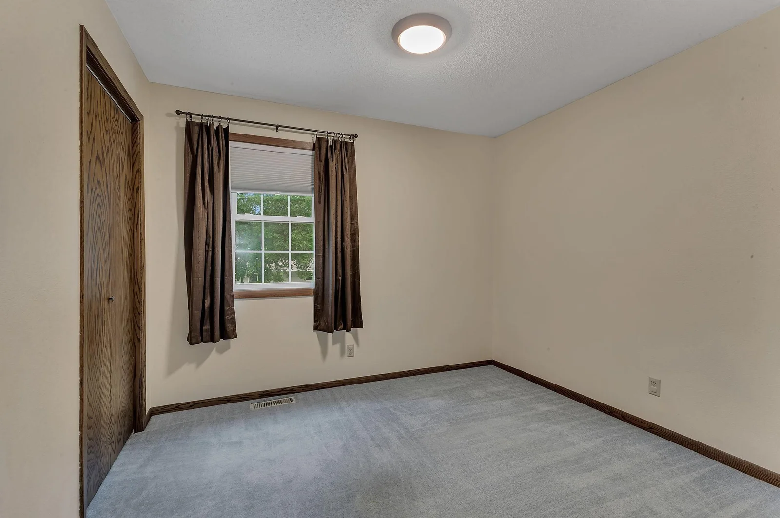 3rd bedroom upper level
