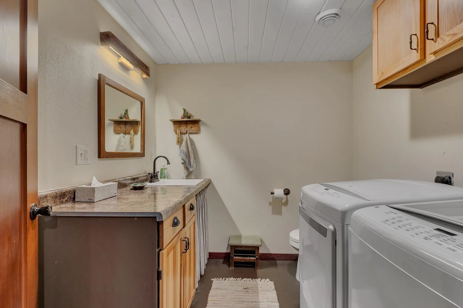 Main floor 1/2 bath and laundry.jpg