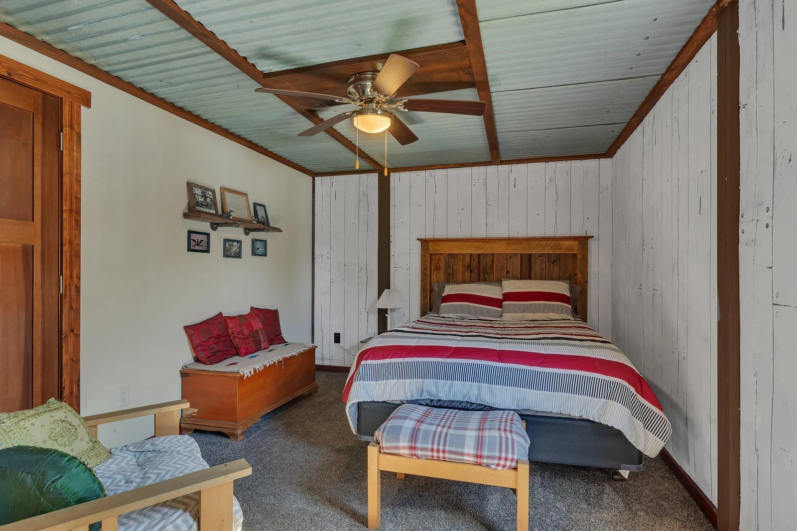 Bedroom #2 (upstairs).jpg