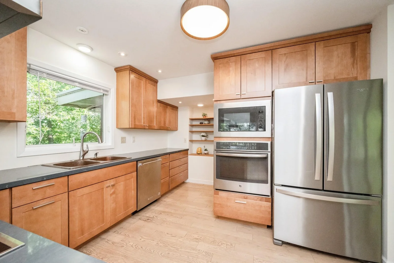 Updated Kitchen & Appliances