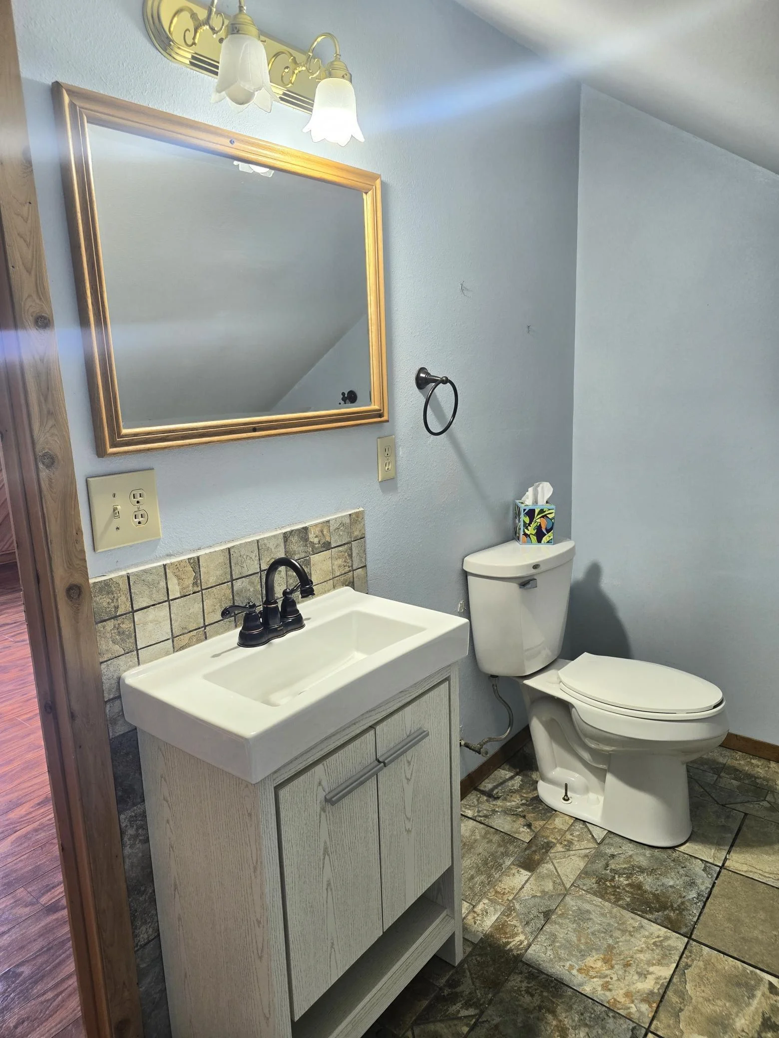 UL Loft Bath -half.JPG