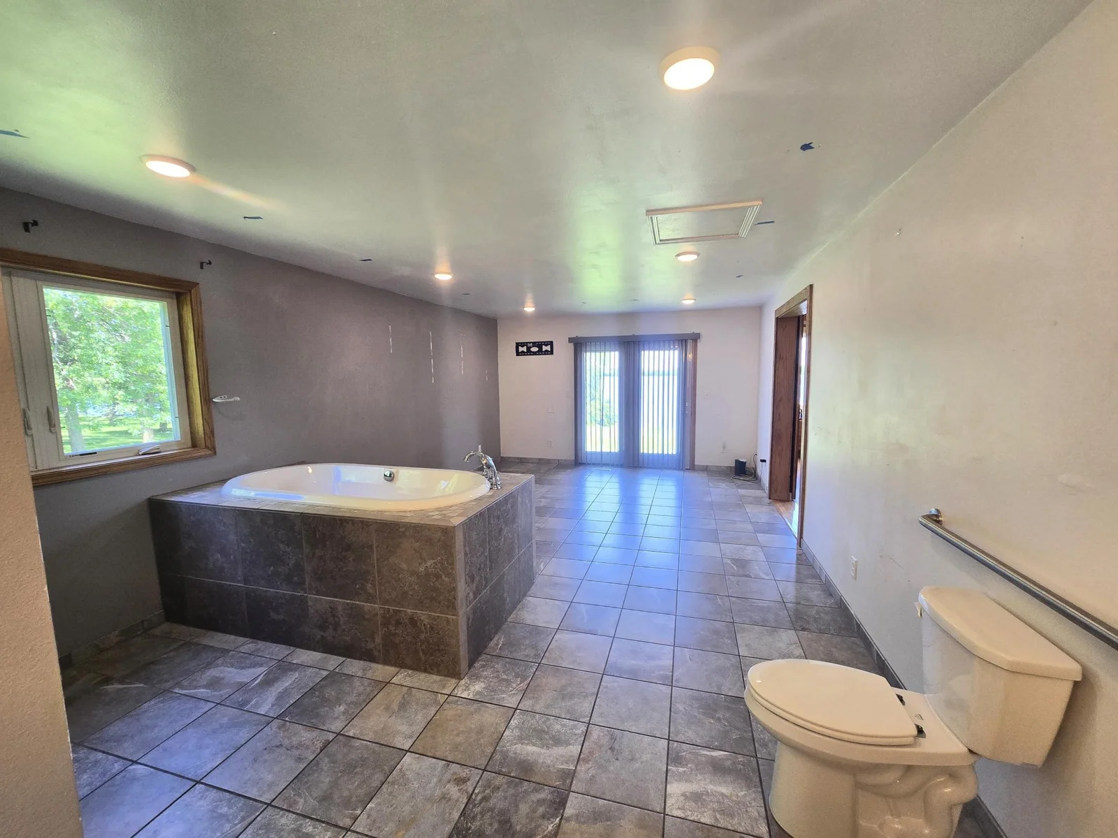 ML Bath 2e - Bed 4b.JPG