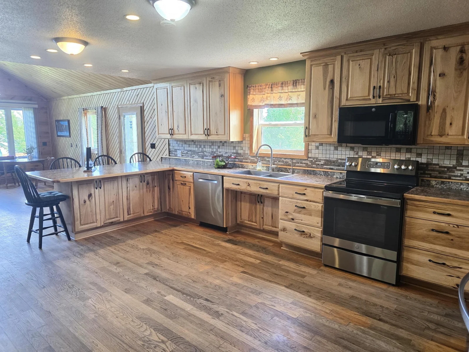 ML Kitchen 1a.JPG