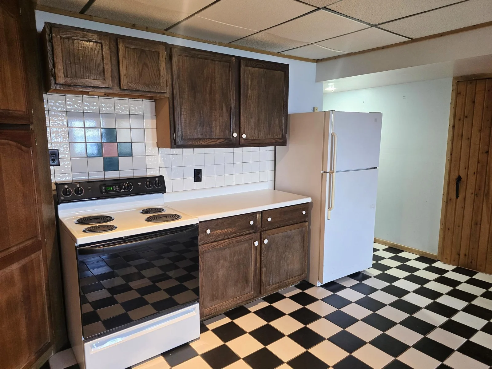 LL Kitchen b.JPG