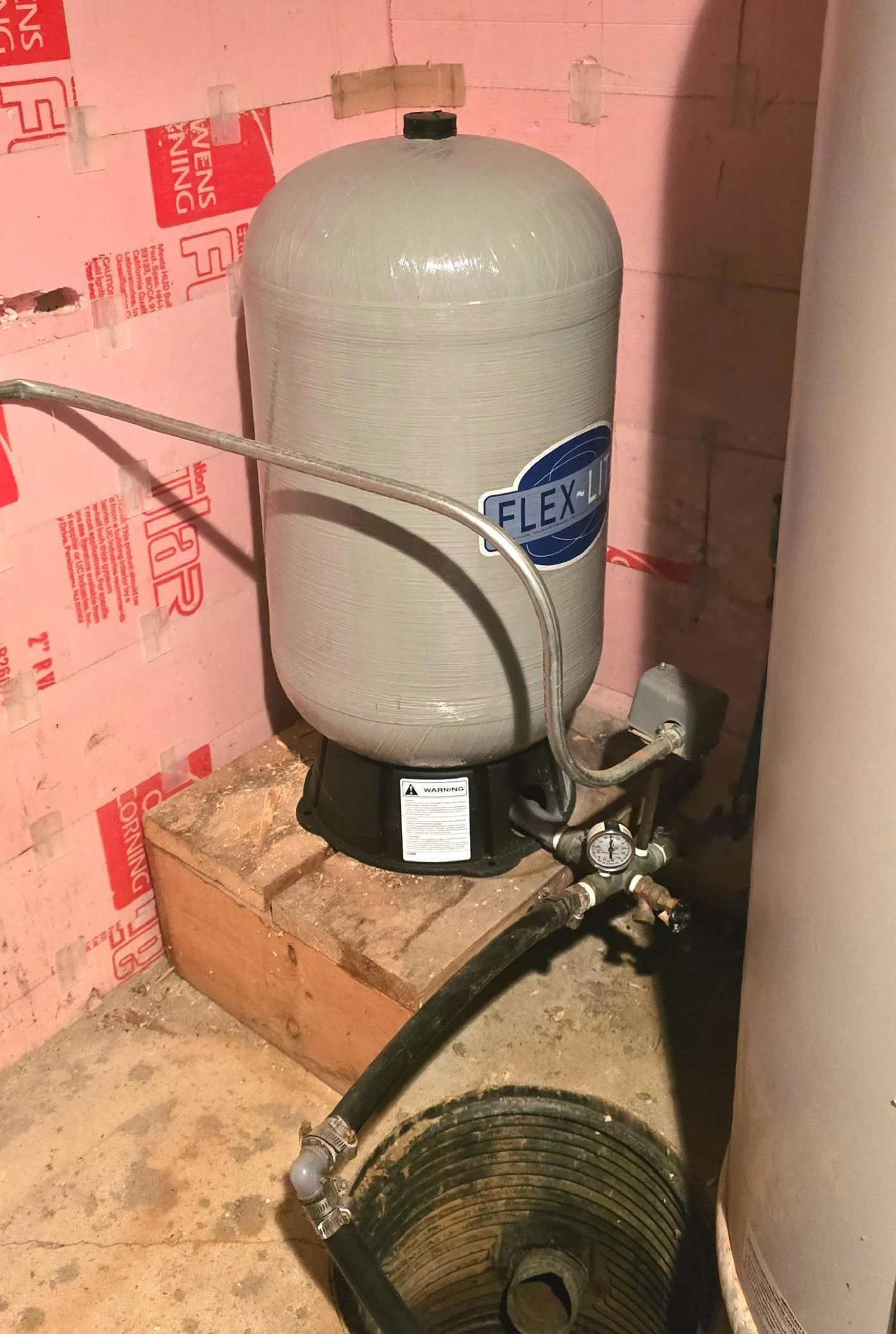 Well pressure tank.JPG