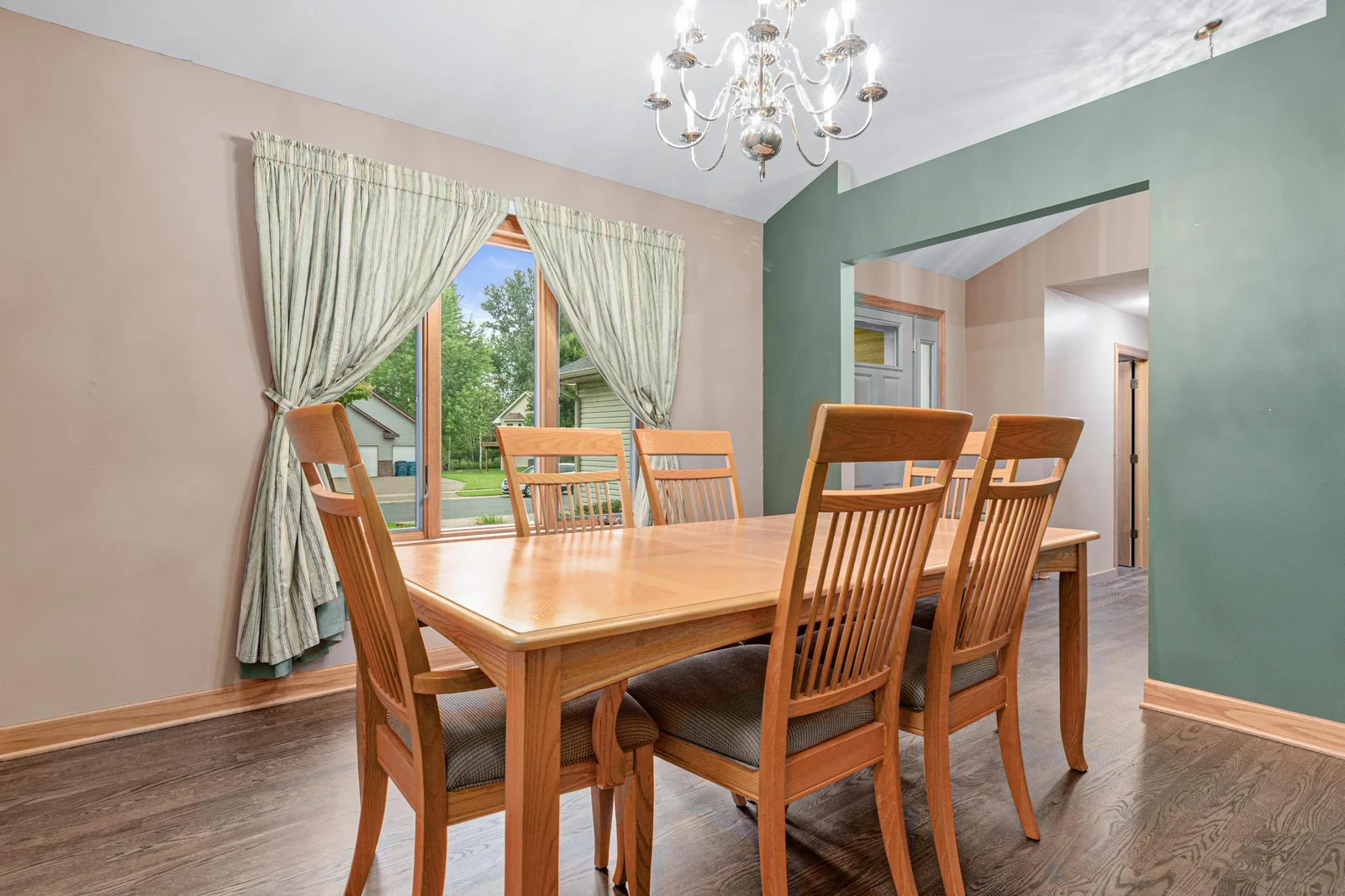 The separate dining room is next to the kitchen. Use this to host your parties or perhaps you need a homework nook or an office.