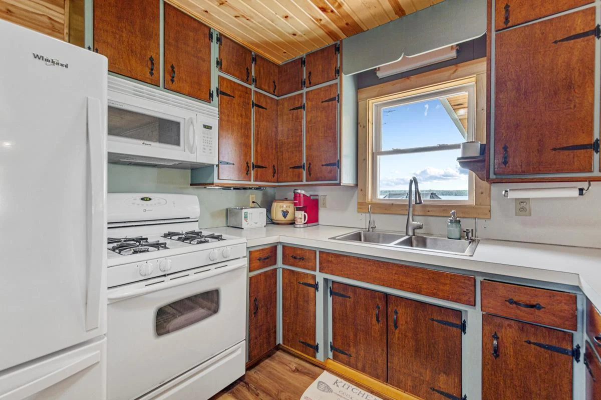 25 Kitchen.jpg