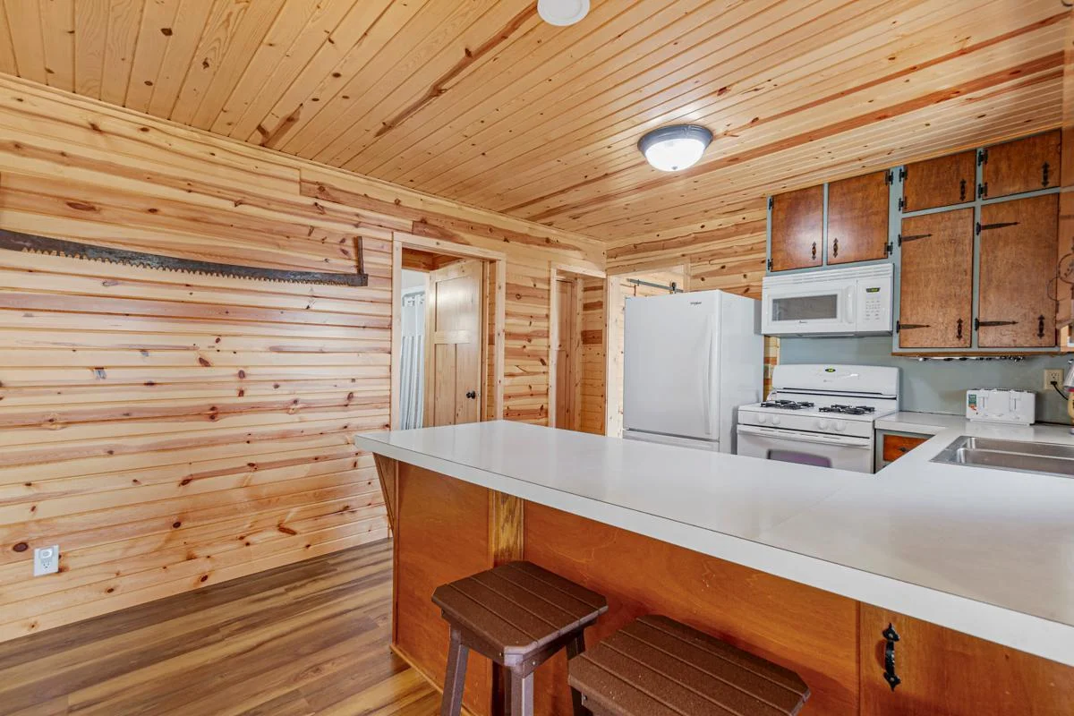 29 Kitchen.jpg