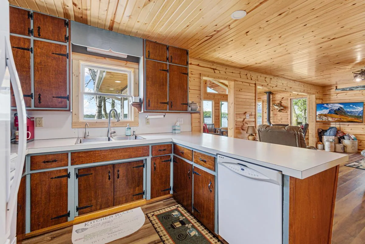 26 Kitchen.jpg