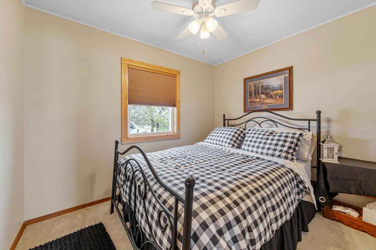 40 Bedroom 2.jpg