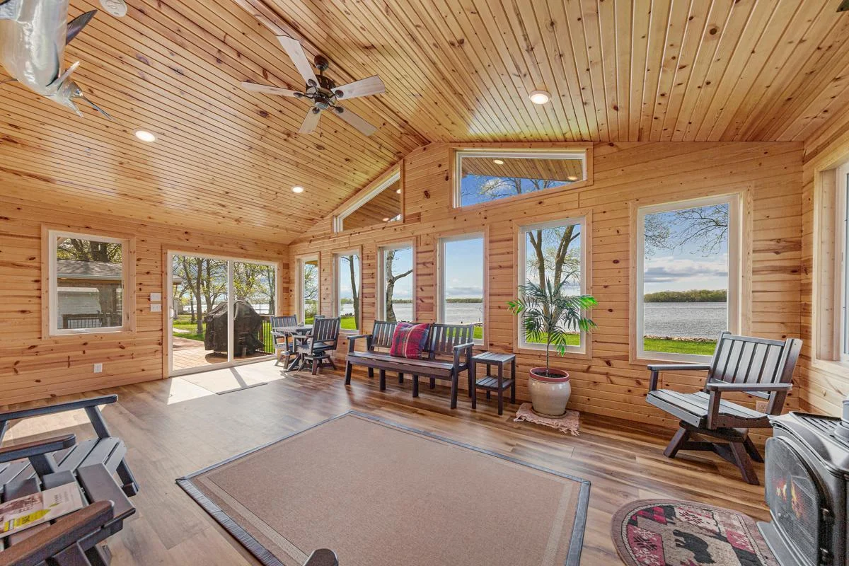 35 Family room.jpg